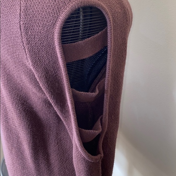 Mauve sweater with cutout sleeves and cutout neck - Picture 3 of 5